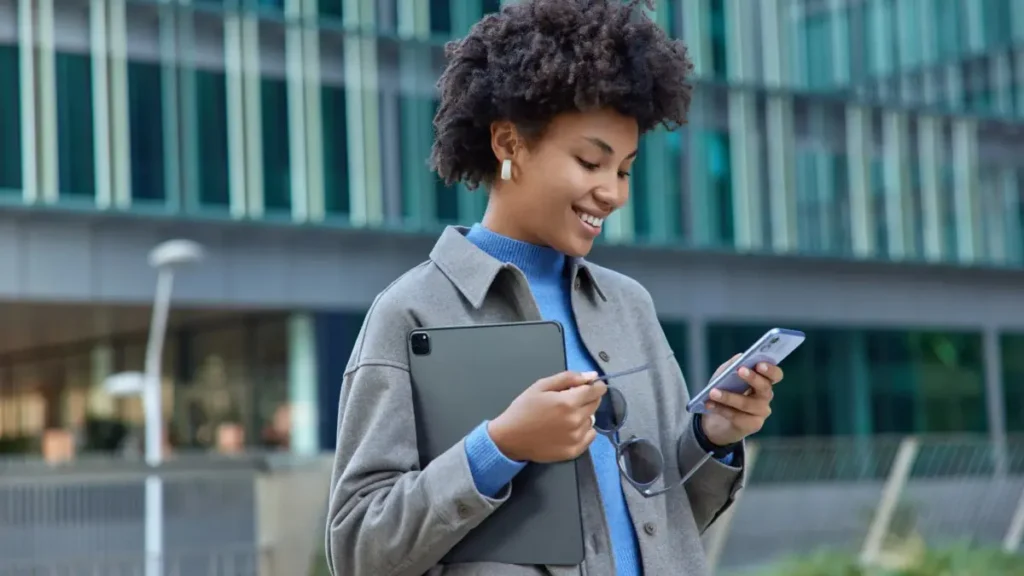 Acompanhando candidaturas de emprego no celular