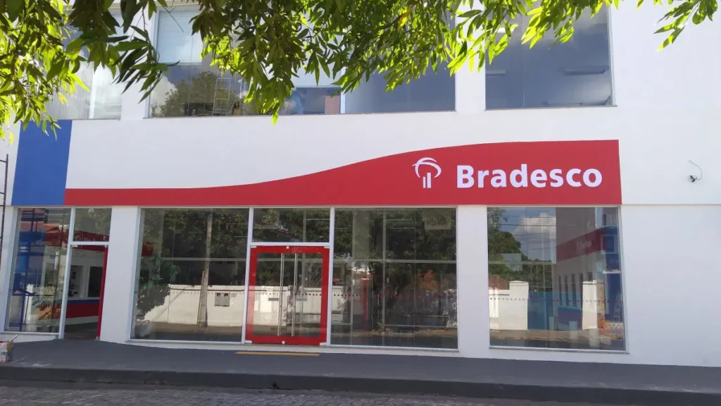Fachada de uma agência do Bradesco